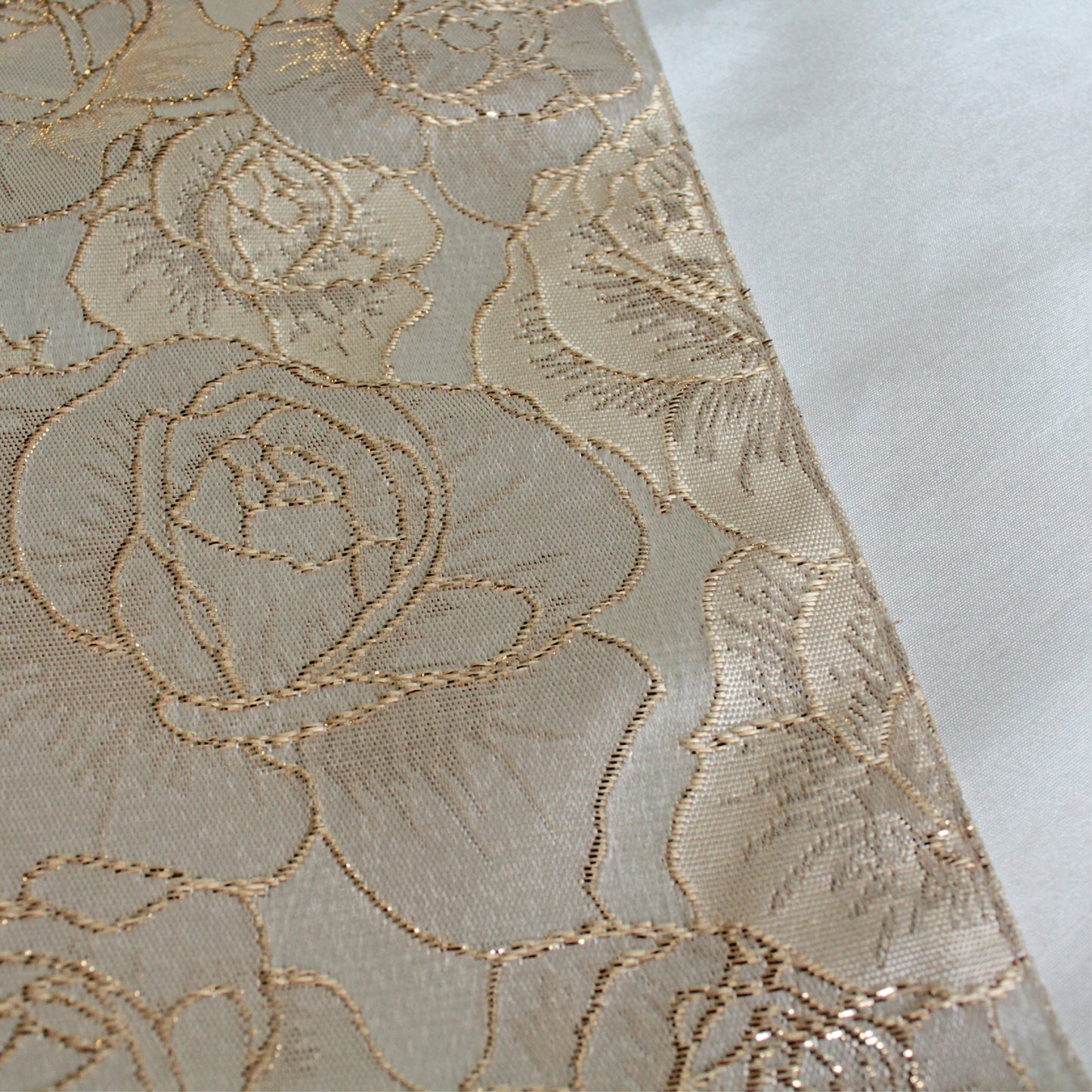 Niki Cains Sicily Table Runner
